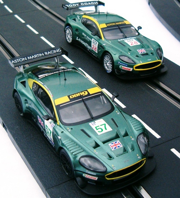 Albi Slot GP - Duel Aston Martin DBR9 : Scalextric vs SCX